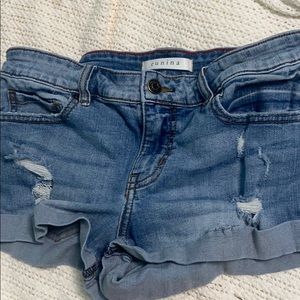 distressed jean shorts💗💗
